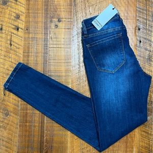 NWT Hammer Mid Rise Skinny Jeans, Size 7 Juniors